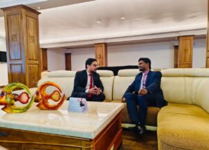 Elite conversations among professionals, aligned toward excellence and executive-level achievements.